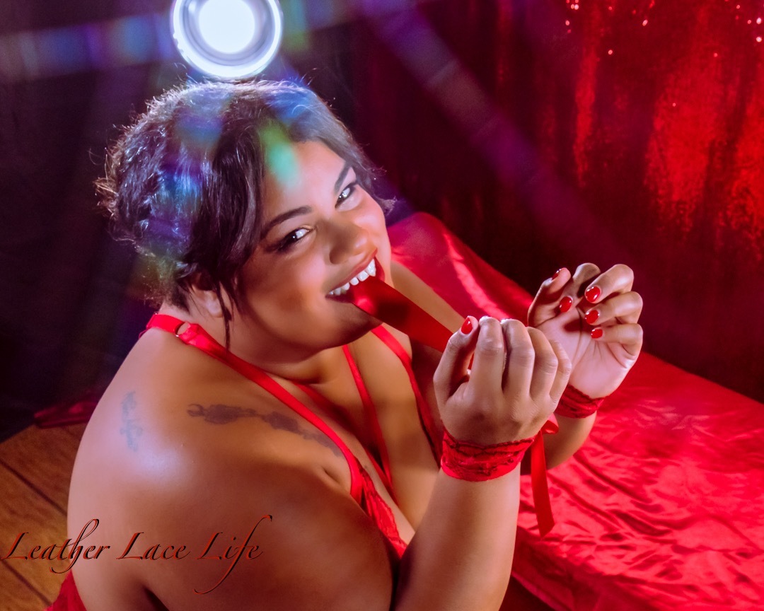 LeatherLaceLife 📸🌈💄