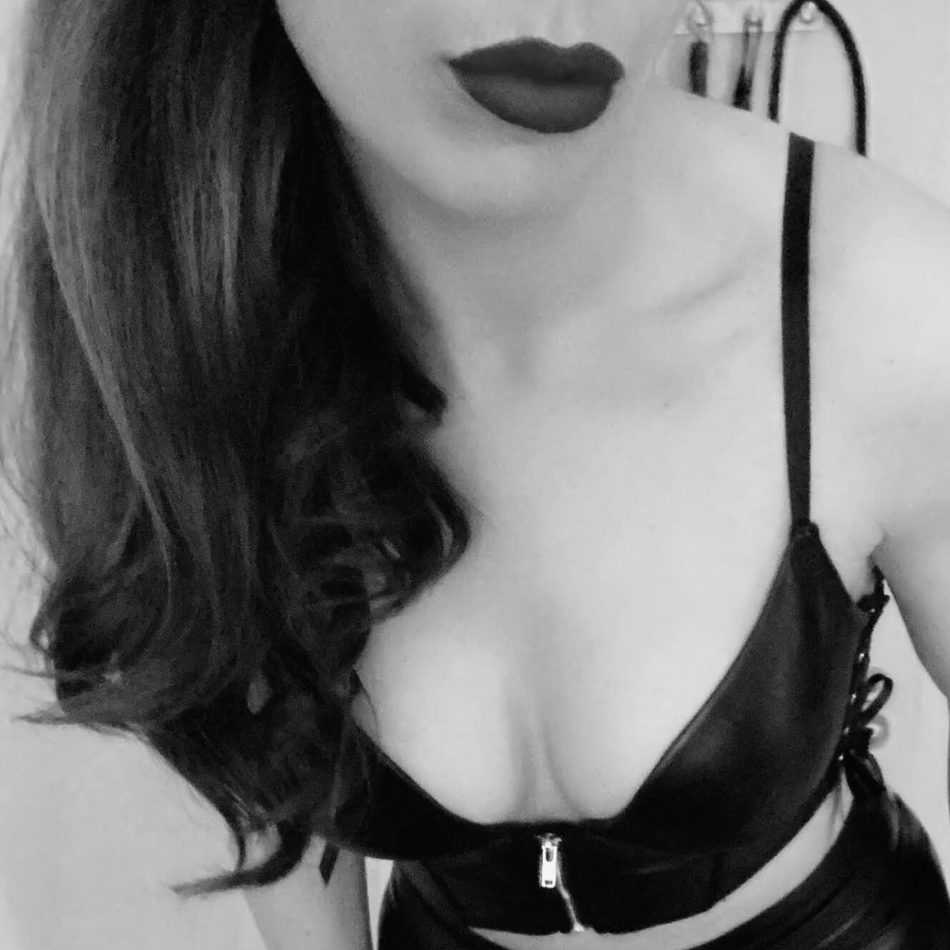 ⚜️ The Twisted Mistress ⚜️